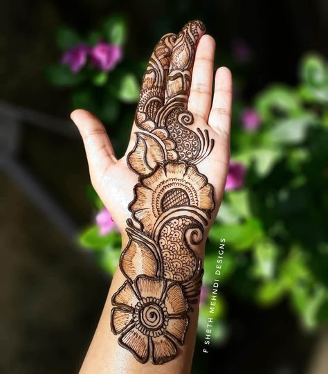 Arabic Mehndi Design Images For Hartalika Teej Arabian Mehndi Design, Ramadan Henna, Front Hand Mehndi Design, Latest Arabic Mehndi Designs, Rajasthani Mehndi Designs, Front Hand Mehndi, Indian Mehndi Designs, Hand Mehndi Design, Mehndi Designs 2018