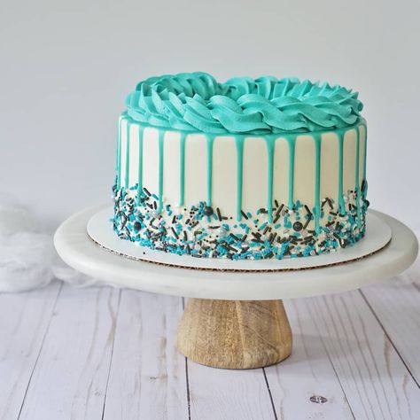 18th Birthday Cake Teal, Blue And Green Cake Birthday, Teal Cake Ideas Birthday, Teal Drip Cake, Turquoise Cake Birthday, Turquoise Cake Ideas, Teal Cake Ideas, Birthday Cake For Men Easy, Teal Cakes