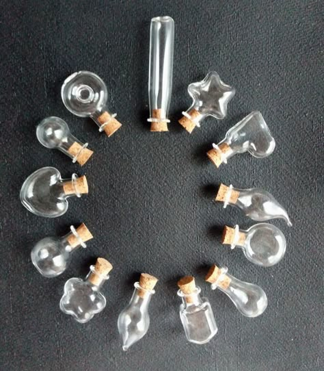 Smarter Shopping, Better Living! Aliexpress.com Bottle Necklace Diy, Small Glass Bottles, Glass Bottles With Corks, Mini Glass Bottles, Bottle Jewelry, Bottle Charms, Magical Jewelry, Bottle Necklace, Miniature Crafts