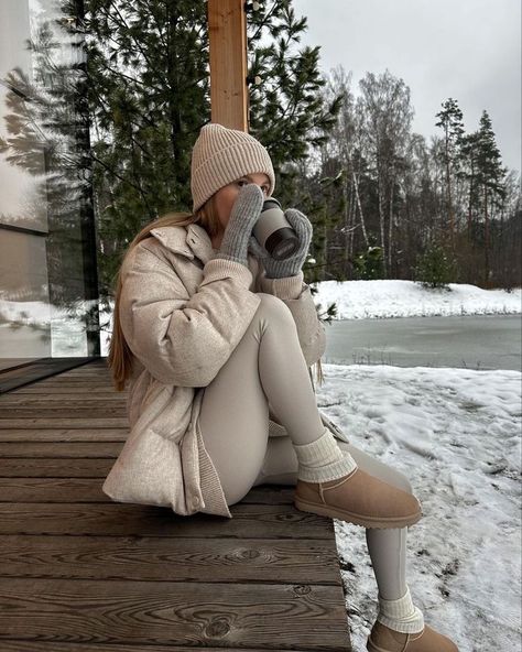 Mode Au Ski, Vinter Mode Outfits, Cabin Outfit, Outfits Leggins, Cabin Trip, Winter Fashion Outfits Casual, Snow Outfit, Uggs Outfit, Winter Fit