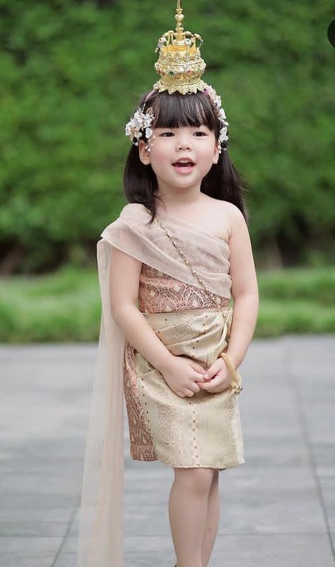 United Nations Costume For Kids, United Nations Costume, Pakistan Map, Hmong Fashion, United Nation, Thai Costume, Costumes Around The World, Thai Fashion, Diy Costumes Kids