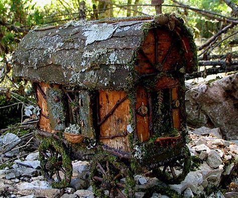 Fairy Traveling Caravans Garden Houses, Small Wooden House, Fairy Village, Fairy Home, Fairy Furniture, Faeries Gardens, Fairy Crafts, Fairy Garden Houses, Gnome House