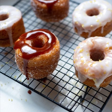 Cronuts made at home. Delicious, crisp and beautiful. #cronut #recipe #foodie #homemade #tasty Cronuts Recipe, Cronut Recipe, Trips To London, Doughnut Recipe Easy, Croissant Dough, Cronut, Delicious Deserts, Breakfast Pastries, Doughnut Recipe