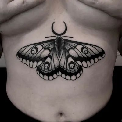 Tattoo Papillon, Traditional Moth Tattoo, Moth Tattoos, Designs With Meaning, Underboob Tattoo Designs, Moth Tattoo Design, Belly Tattoo, Insect Tattoo, Tattoos Geometric