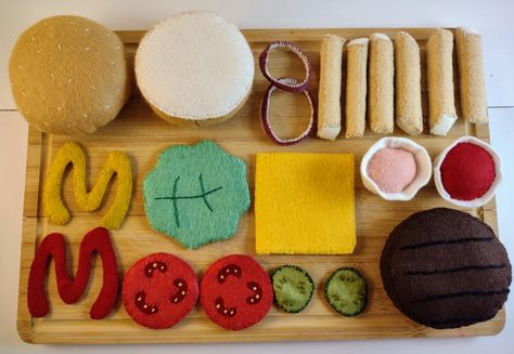 This felt hamburger set is super fun expansion to your play food collection. Plenty of options to make the perfect burger with all the toppings. Great for home, day care, preschool or babysitting.  Set includes: Top and bottom bun hamburger patty 1 slice cheddar cheese 2 tomato slices  1 piece of lettuce 2 pickles 2 onions ketchup mustard  6 french fries fry sauce in container  ketchup in container  Each piece is hand sewn by me, this product contains no glue. Made with wool blend felt, spot cle Diy Play Food For Kids, Felt French Fries, Felt Hamburger, Hamburger Toppings, Food Fast Food, Perfect Burger, Hamburger Patty, Felt Food Diy, Home Day Care