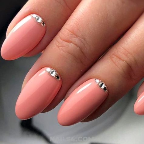 45+ Cute Rhinestone Nail Designs and Ideas / #nailart #rhinestone #art #nailpolish #best #nail Inspirational And Fantastic Art Ideas Short Nail Rhinestone Design Ideas, One Nail Rhinestone Design, Nails With Righnstones Simple, Pink Gel Nails With Rhinestones, Simple Righnstone Nails, Cute Rhinestone Nail Designs, Diy Rhinestone Nails, Gem Nail Designs, Diamond Nail Designs