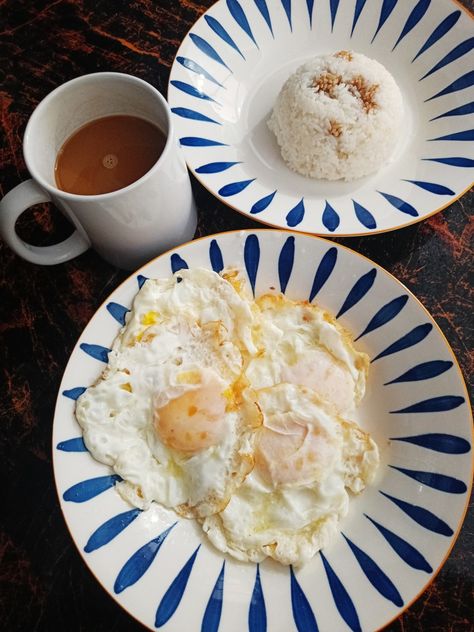 Fried Rice And Egg Breakfast, Egg And Rice, Eggs Sunny Side Up, Rice With Egg, Sunnyside Up Eggs, Fried Rice With Egg, Egg Toast, Egg Breakfast, Fried Egg