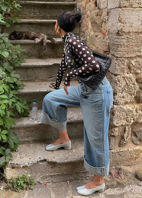 Tabi Sneakers Outfit, Wedges Outfit Casual, Tabi Shoes Outfit, Effortlessly Chic Outfits, Cute Comfy Outfits, Cute Summer Outfits, High Fashion Street Style, Lookbook Outfits, Fashion Killa