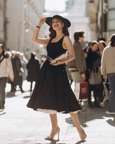 All Posts • Instagram Vintage Outfits Classy 1950s, 1950 Outfits, Classy Vintage Outfits, Vintage Outfits Classy, 50s Outfits, Rich Living, Vintage Fashion 1950s, Vintage Instagram, Classic Style Outfits