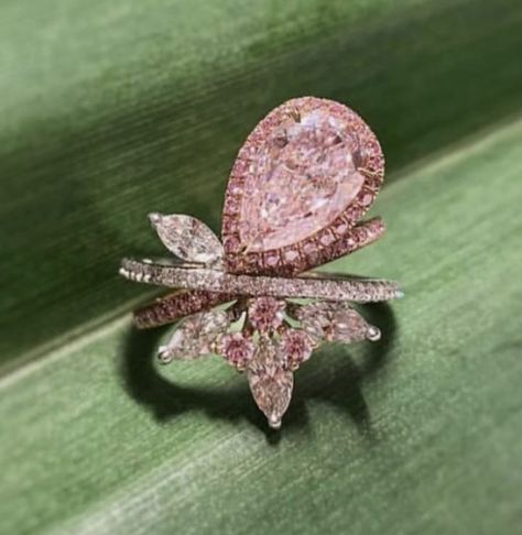 Jewelry 2023, Pink Diamond Ring, Expensive Jewelry Luxury, Accesories Jewelry, Luxe Jewelry, Jewelry Accessories Ideas, Indian Wedding Jewelry, Jewelry Fashion Trends, Classy Jewelry