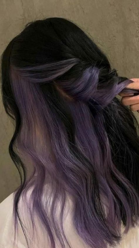 Purple Peekaboo Hair, Hidden Hair Color, Peekaboo Hair Colors, Purple Hair Highlights, Hairstyles Design, Hair Color Underneath, Peekaboo Hair, Black Hair Dye, Hair Color Streaks