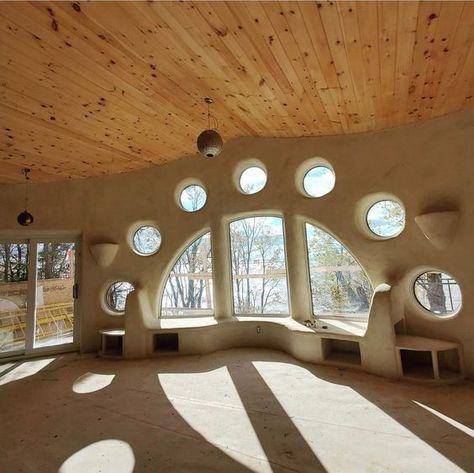 Bioclimatic Building, Bioclimatic Architecture, Cob House Interior, Cob Building, Earth Bag Homes, Earthship Home, Mud House, Earthy Home, In Harmony With Nature