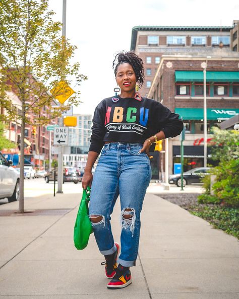 HBCU Homecoming looks are still poppin’ and I’m out here reppin’ in this DIY cropped HBCU sweatshirt 🔥 Paired with distressed denim and kicks to match, we’re keeping it cute, comfy, and all about Black excellence! 💯 This look is perfect for GAME DAY! Tap into my stories for the full details! 🏃🏾‍♀️ 📸 @throughdemis_.lens Earrings: @31and13 #hbcuhomecoming #hbcu Famu Homecoming Outfits, Homecoming Outfits Black Women, Hbcu Homecoming Outfits, Homecoming Outfits, Black Excellence, Distressed Denim, Homecoming, Playing Dress Up, Casual Wear