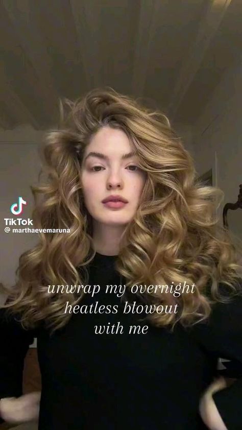 Blowout Curls, Long Beautiful Hair, Long Hair Hairstyles, Hair Curling Tips, Hair Tips Video, Heatless Hairstyles, Blowout Hair, Hair Stylist Life, Loose Curls