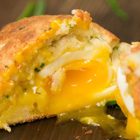 Egg Stuffed Biscuits, Stuffed Biscuits, Egg Biscuits, Cooking Panda, Runny Eggs, Vegan Slow Cooker, Eggs Breakfast, Healthier Food, Delicious Cakes