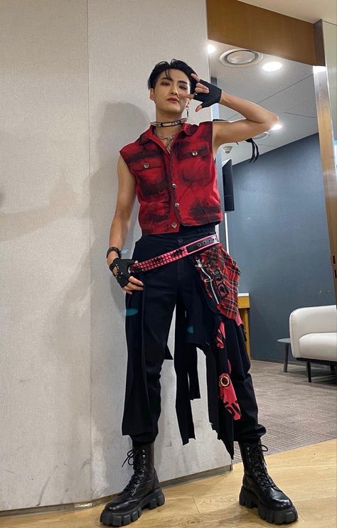 Rockstar Outfit Men, Ateez 2022, Kpop Costume, Kpop Fashion Men, Rock Star Outfit, Kpop Concert Outfit, Boyfriend Outfit, Concert Fits, Performance Outfit