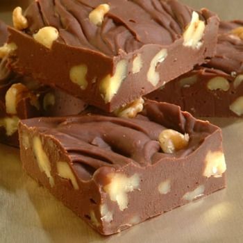 No Fail Chocolate Fudge Recipe, Whats Cooking America Original Fudge Recipe, Sees Candy, Sugar Free Fudge, Chocolate Walnut Fudge, Candy Fudge, Easy Chocolate Fudge, Walnut Fudge, Fudge Recipes Chocolate, Fudge Recipe