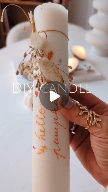 E.  Stübing on Instagram: "DIY CANDLE 🎃 
Did you know... you can make candles 
in kitchenpaper Roll? 
AND did you know? You can make your own candle Sticker?
So EASY 
and a nice gift too 🎁 Adorned with dried flowers or branches 🍂🍁
.
What so you think? 

Don't forget to like and save now❤️

More Details in my Story 👉

Das ist mein Beitrag zu der Herbstwoche (siehe meine Story)
mit @stilles_bunt @parzelle_14 @tegernsee_kitchen
@warm.living
Werbung/Ad
#diy #october #ikeahome #ikea #diycrafts #friday #decorazioni #decorasyon #herbstbasteln #fallinspo
#ikeahackers #selbstgemacht #candles #diyideas #fridayvibes #herbstimpressionen #@ikeadeutschland
@ikeahack @ikea @ikeahackersofficial @ikeacreativeideas
.
Follow @herzenstimme for more DiYs Hacks and Upcycling ideas
What do you do with wax l Flower Petal Candles, How To Make Candles With Dried Flowers, Stickers For Candles, Led Candles Decor Ideas, Candle Ideas Creative, Candle Hacks, Candles With Dried Flowers, Diy Bougie, Diy Candles Video