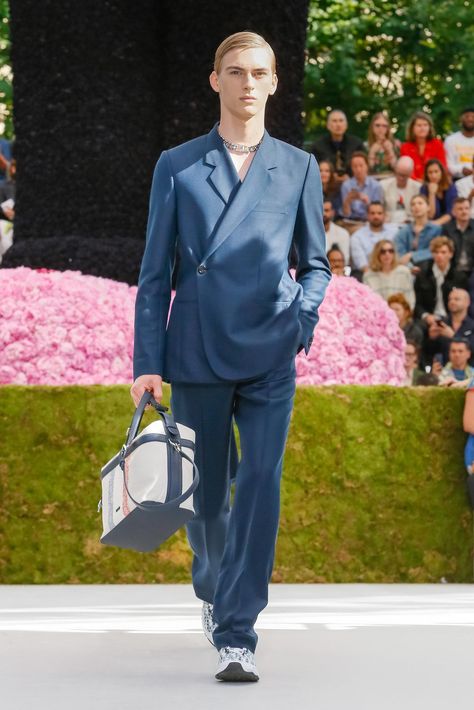 Kimono Suit Men, Dior Suits Men, Dior Men Suit, Mens Suit Runway, Mens Dior, Menswear Suit Runway, Dior Suit, Dior Menswear 2022, Versace Spring 2020 Menswear