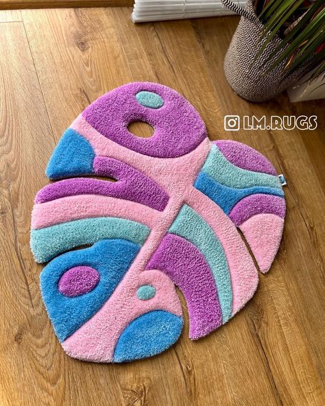 Handmade kawaii inspired rug by Lm.rugs 🫶 Rug Tufting Ideas Aesthetic, Punch Needle Kawaii, Rug Making Ideas, Tuft Idea, Hypebeast Bedroom Ideas, Tufting Inspiration, Custom Rugs Design, Punchneedle Rug, Hypebeast Bedroom