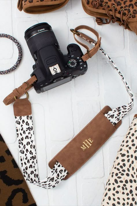 Our custom camera strap not only looks great, it makes carrying that camera equipment easy — not to mention stylish. Keep your camera close at hand with our must-have Monogrammed Camera Strap, available in multiple colors and adjustable at each end. Sew Camera Strap, Western Camera Strap, Camera Strap Diy, Leather Camera Strap Diy, Photographer Gift Ideas, Camera Strap Tutorial, Diy Camera Strap, Stylish Camera Bags, Statement Handbag