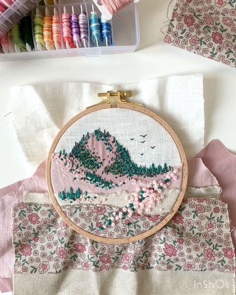 Embroidery tutorial - Backing of an embroidery hoop | So many of you were asking, how I finish my hoops. This is how I usually do it. Quite easy and always satisfying ☺️ Which technique do you use? | By Raspberry.stitches Needles And Threads, Large Embroidery Hoop, Diy Embroidery Designs, Contemporary Embroidery, Handmade Embroidery Designs, Embroidery Tutorial, Hand Embroidery Projects, Cute Embroidery, 자수 디자인