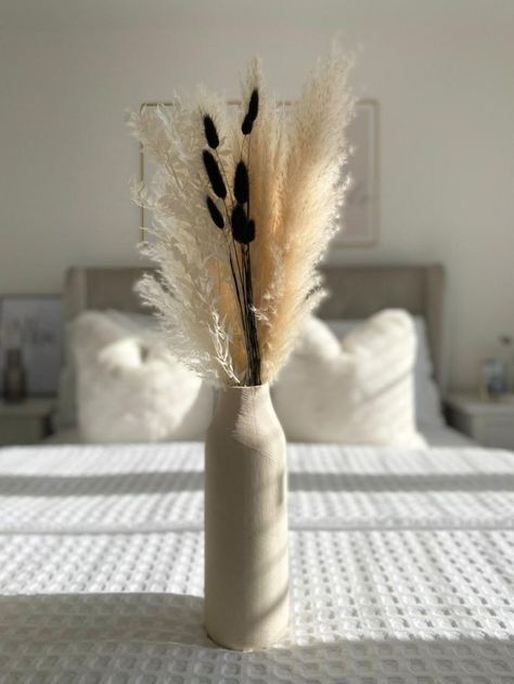 Black Pampas Grass Decor, Bleached Italian Ruscus, Cream Pampas, Black And Cream Bedroom, Boho Brunch, White Pampas, Diy Wedding On A Budget, Grass Bouquet, Italian Ruscus