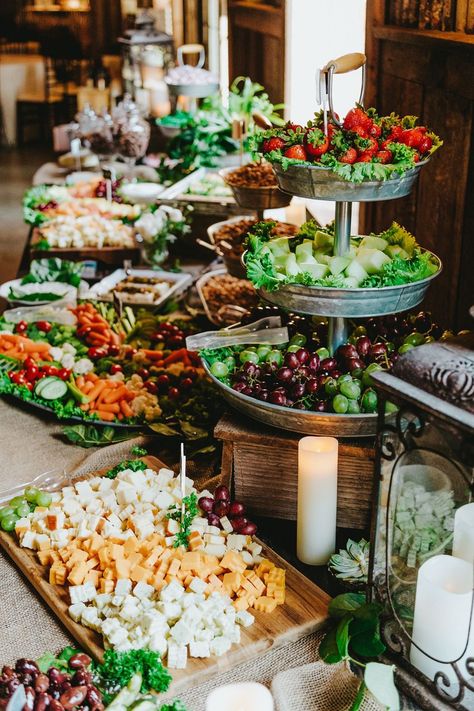 Grilled Chicken Wedding Food, Food Display For Wedding, Rustic Appetizer Table, Rustic Wedding Charcuterie Table, Grazing Table Ideas Wedding Reception Rustic, Simple Grazing Table Ideas Wedding Reception, Food Served At Weddings, Wedding Food Presentation, Appetizer Wedding Table