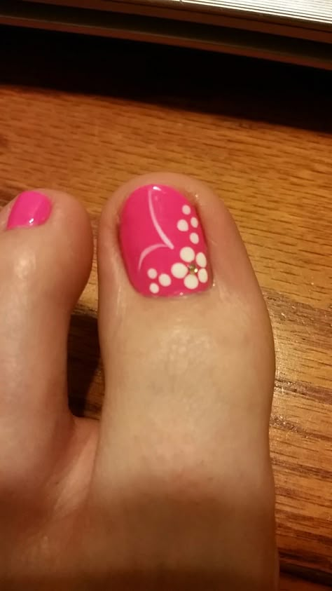 Flower design Flower Pedicure Designs, Flower Pedicure, Flower Toe Nails, Ideas Pedicure, Toenail Art Designs, Easy Toe Nail Designs, Simple Toe Nails, Pedicure Designs Toenails, Pedicure Nail Designs