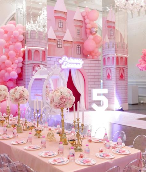 Castle Birthday Theme, Castle Birthday Decorations, Royal Themed Birthday Party, Birthday In Dubai, Dubai Birthday, Royal Princess Birthday, Pink Princess Baby Shower, Pink Princess Birthday Party, Castle Birthday