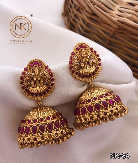 Gold Jumkas Design Bridal, New Model Buttalu Gold, Antique Gold Earrings Designs For Wedding, Ear Rings Buttalu, Jhumki Designs Gold Indian Bridal, Gold Jimikki Earrings, Jumki Design Gold, Gold Jumkas Design, Buttalu Earrings Gold Bridal