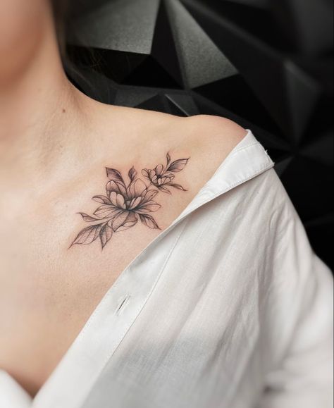 Floral Collar Bone Tattoo, Front Shoulder Tattoos, Clavicle Tattoo, Floral Tattoo Shoulder, Small Shoulder Tattoos, Bone Tattoo, Neck Tattoos Women, Mommy Tattoos, Butterfly Tattoos For Women