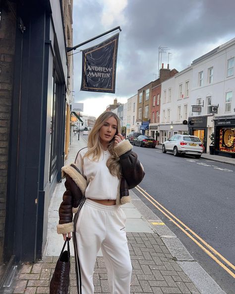 week one!✨🤍🫶🏼🕯️ | Instagram Sophia And Cinzia, Sophia Tuxford, Happy January, New Year Same Me, Snow Day Outfit, Seasonal Outfits, London Street Style, Everyday Outfit, Day Outfit