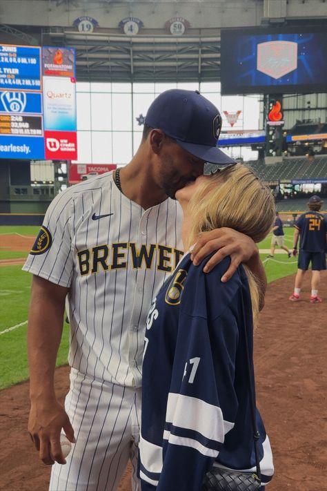 Payton Sartain wears a custom hockey-style jersey to a MLB game.  What to wear to a baseball game, baseball game outfit, game day style, baseball girlfriend, baseball game Payton Sartain, Baseball Game Outfit, Baseball Girlfriend, Game Style, Phillies Baseball, Giant Games, Game Outfit, Baseball Game, Baseball Games