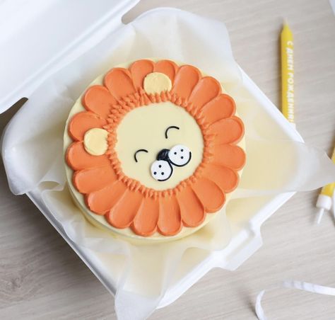 Giraffe Bento Cake, Lion Cakes For Kids, Lion Smash Cake, Animal Party Cake, Lion Birthday Cake, Lion Cake, Bento Cakes, All Ideas, Aesthetic Cake