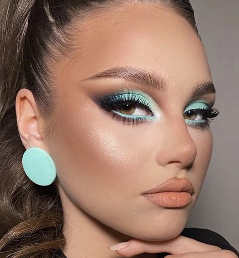 Teal Makeup Looks, Aquamarine Makeup, Turquoise Eye Makeup, Turquoise Makeup, Teal Makeup, Competition Makeup, Maquillage On Fleek, Makeup Aesthetic, Colorful Eye Makeup