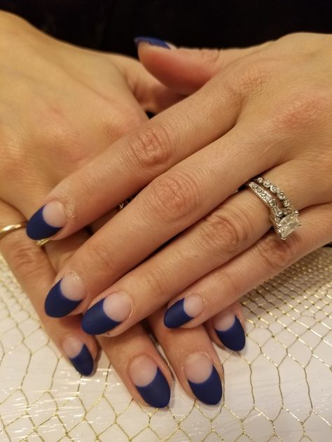 Navy Blue Tipped Nails, Round Navy Blue Nails, Half Moon Manicure Vintage, Navy Manicure Ideas, Navy French Manicure, Navy Fall Nails, Navy French Tip Nails, Half Moon Manicure, Color Block Nails