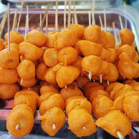 Kwek Kwek Recipe, Pinoy Street Food, Kwek Kwek, Food Display Table, Filipino Street Food, Asian Street Food, Street Foods, Badass Aesthetic, Best Street Food