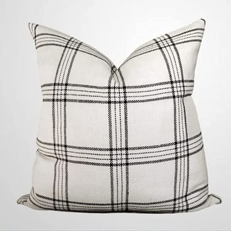 Such a cute farmhouse style pillow case! Buffalo Plaid Pillows, Pillow Combos, Plaid Pillow Covers, Plaid Pillow, Natural Pillows, Modern Pillows, Farmhouse Pillows, Dundee, Beautiful Pillows