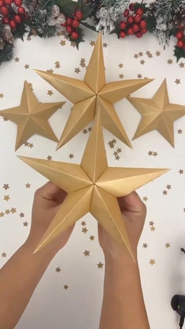 Paper Origami Christmas, Origami Christmas Star, Artist Collage, Star Paper, Paper Origami, Christmas Origami, Origami Stars, Paper Stars, Origami Tutorial