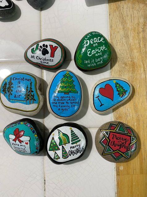 Painted Rocks For Valentines Day, Island Christmas Decor, Christmas Stones, Christmas Pebble, Christmas Pebble Art, Peace Love Dogs, Christmas Rocks, City Island, A Gift Basket