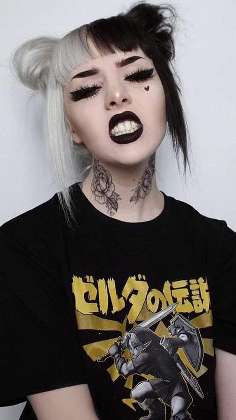 Hot Alt Makeup, Goth Punk Makeup, Cute Goth Makeup, Punk Hairstyles For Long Hair, Emo Girl Makeup, Emo Eyeliner, Makeup Edgy, Edgy Blonde Hair, E Girl Hairstyles