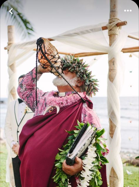 Hawaiian Wedding Traditions, Traditional Hawaiian Wedding Dress, Traditional Hawaiian Wedding, Hawaiian Wedding Themes, Hawaiian Wedding Dress, Ceremony Pictures, Wedding Surprise, Vintage Shoot, Maui Destination Wedding