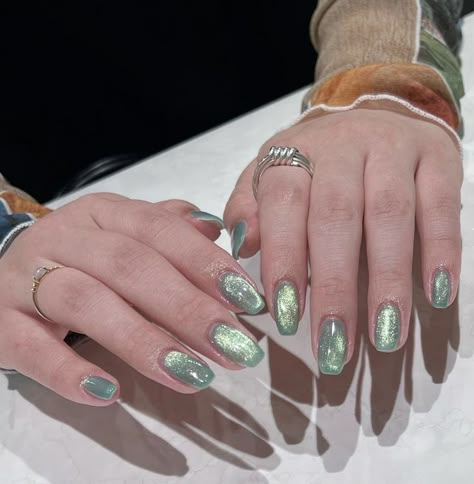 Green And White Hair Color, Seafoam Nails Acrylic, Sea Nails Aesthetic, Mermaid Nail Inspiration, Mermaid Core Aesthetic Nails, Seafoam Chrome Nails, Light Green Pearl Nails, Irredescent Green Nails, Mint Green Nails Aesthetic