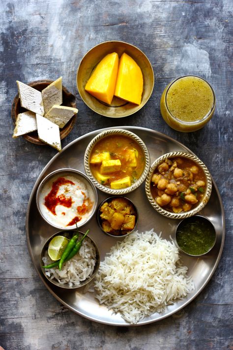 30 Everyday Meals Food Thali, Veg Thali, Indian Meals, Indian Meal, Bengali Food, Desi Food, India Food, Indian Street Food, Indian Food Recipes Vegetarian