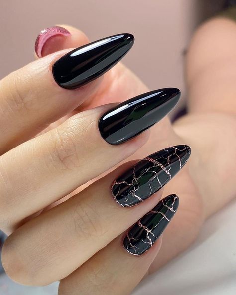 Black Nails Fancy, Nail Art Black And Silver, Marble Nails Acrylic Black, Black Nails Elegant, Black Marble Nails With Gold, Elegant Nails Black, Nails Black Marble, Black Nail Designs Marble, Black Fancy Nails