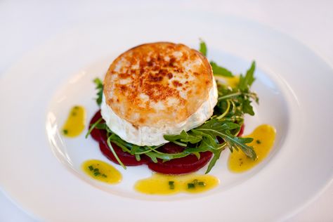 Goats Cheese Starter, Warm Goat Cheese Salad, Bistro Salad, Almond Butter Recipes, Goat Cheese Recipes, Beetroot Salad, Goats Cheese, Goat Cheese Salad, Vegetarian Lunch