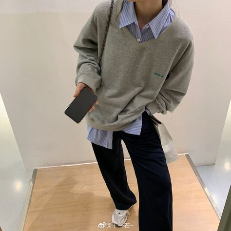 Polo Shirt Under Sweater Outfit, White T Shirt Under Sweater, Long Sleeve Under Shirt Outfit Aesthetic, Crew Neck Sweatshirt With Collar Shirt, Long Sleeve Collared Shirt Outfit, Sweater With Collared Shirt Outfit, Collar Shirt Under Sweater Outfits, Shirt Under Sweater Outfit, Sweater With Collared Shirt