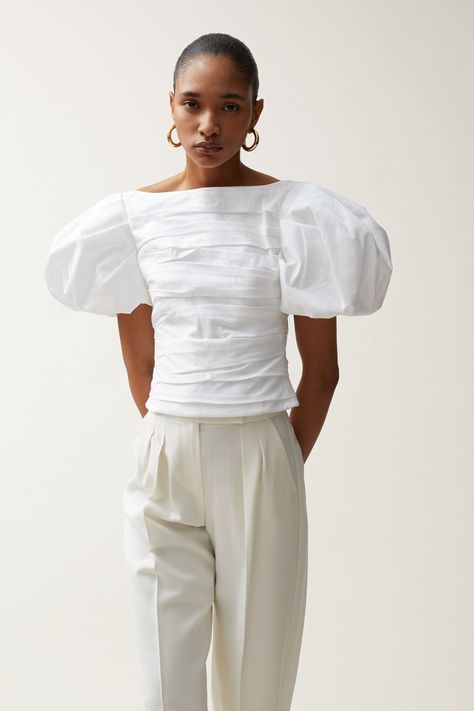 Khaite's ultra-modern 'Kai' top is artfully constructed from cotton-poplin fabric with voluminous puffed sleeves. Designed for a slim-fit, this blouse is tailored through the waist and complete with ruching. Yours teams effortlessly with a coordinating A-line skirt. Cotton Poplin Top, Adam Lippes, Cotton Poplin Fabric, Poplin Top, Slim Fit Top, Women's Blouses, Designer Blouses, Poplin Fabric, Look Cool