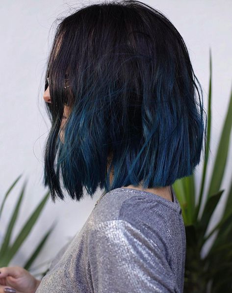 Coiffures cheveux courts : Printemps 2017 : Le blunt bob est LA nouvelle coupe carré à adopter d'urgence ! Blue Ombre Hair, Smith Family, Hair 2018, Hair Color Blue, Ombre Hair Color, Beauty Ideas, Grunge Hair, Hair Color Trends, Star Rail